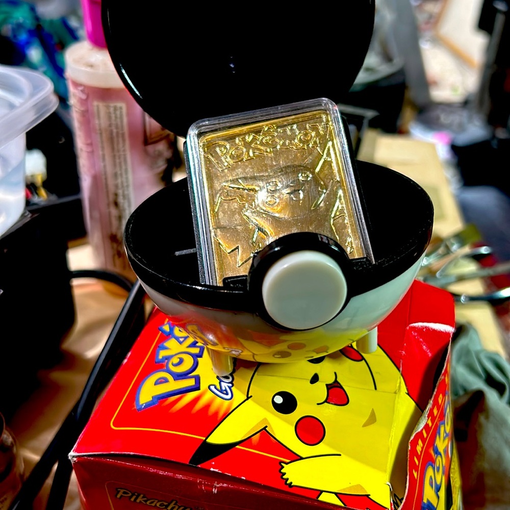 23kt gold plated Pokémon card with case